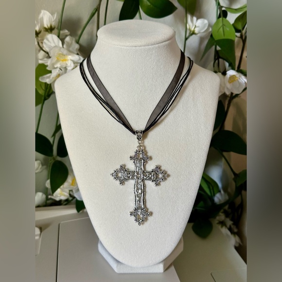 Ribbon Necklace with Gothic Cross Pendant Black Adjustable Brand New - Picture 2 of 8